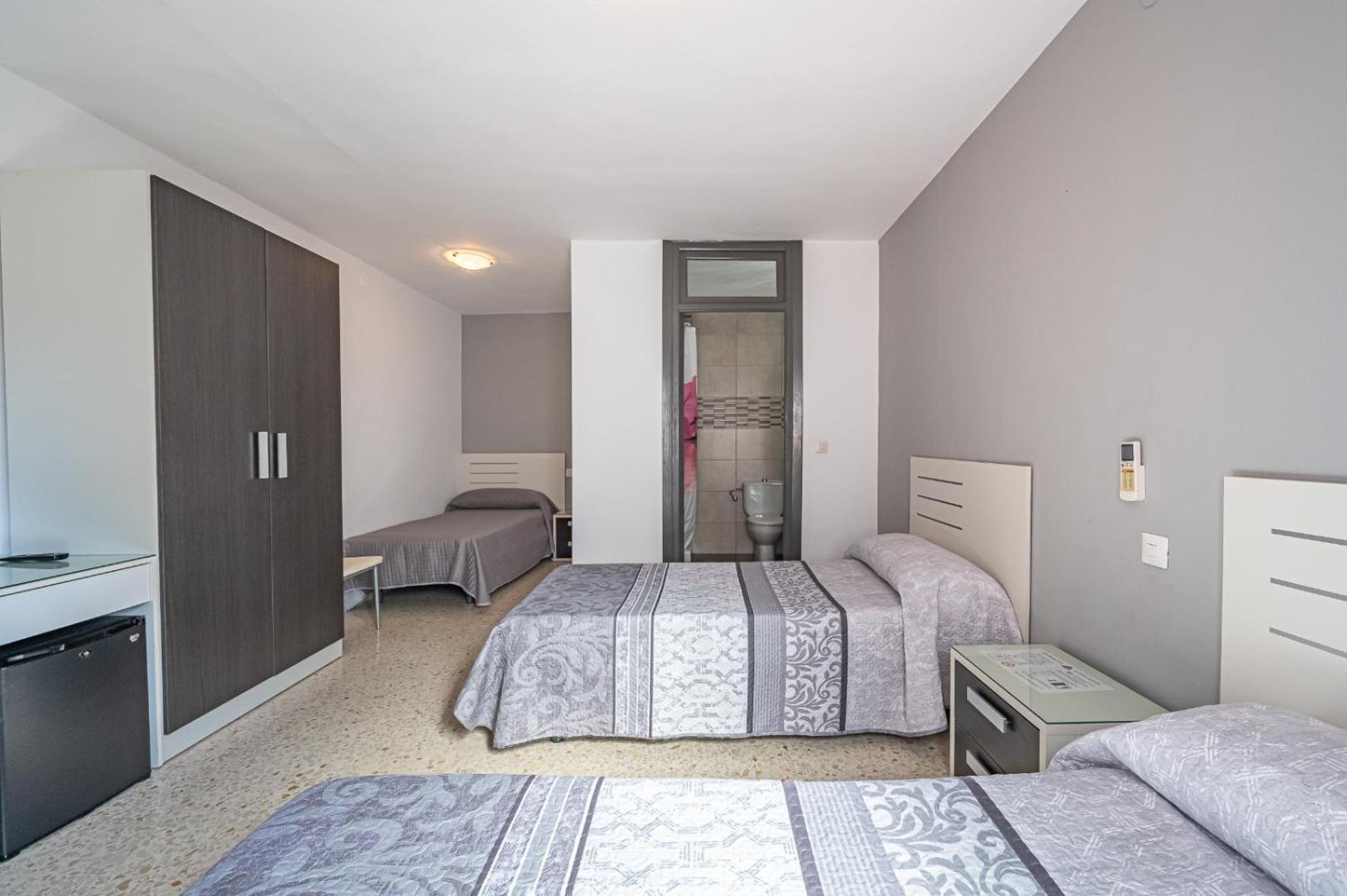 Hostal Ocana Манилва Экстерьер фото